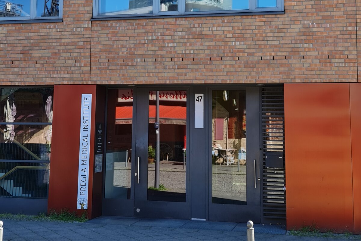 Intrarea cabinetului, Joachim-Karnatz-Allee 47